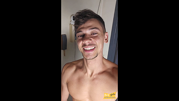 Naked and alone. Tommy 1 - Tetatita.com